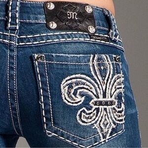 Miss Me Rhinestone Fleur-de-lis Embroidery Raw Edge Skinny Jeans